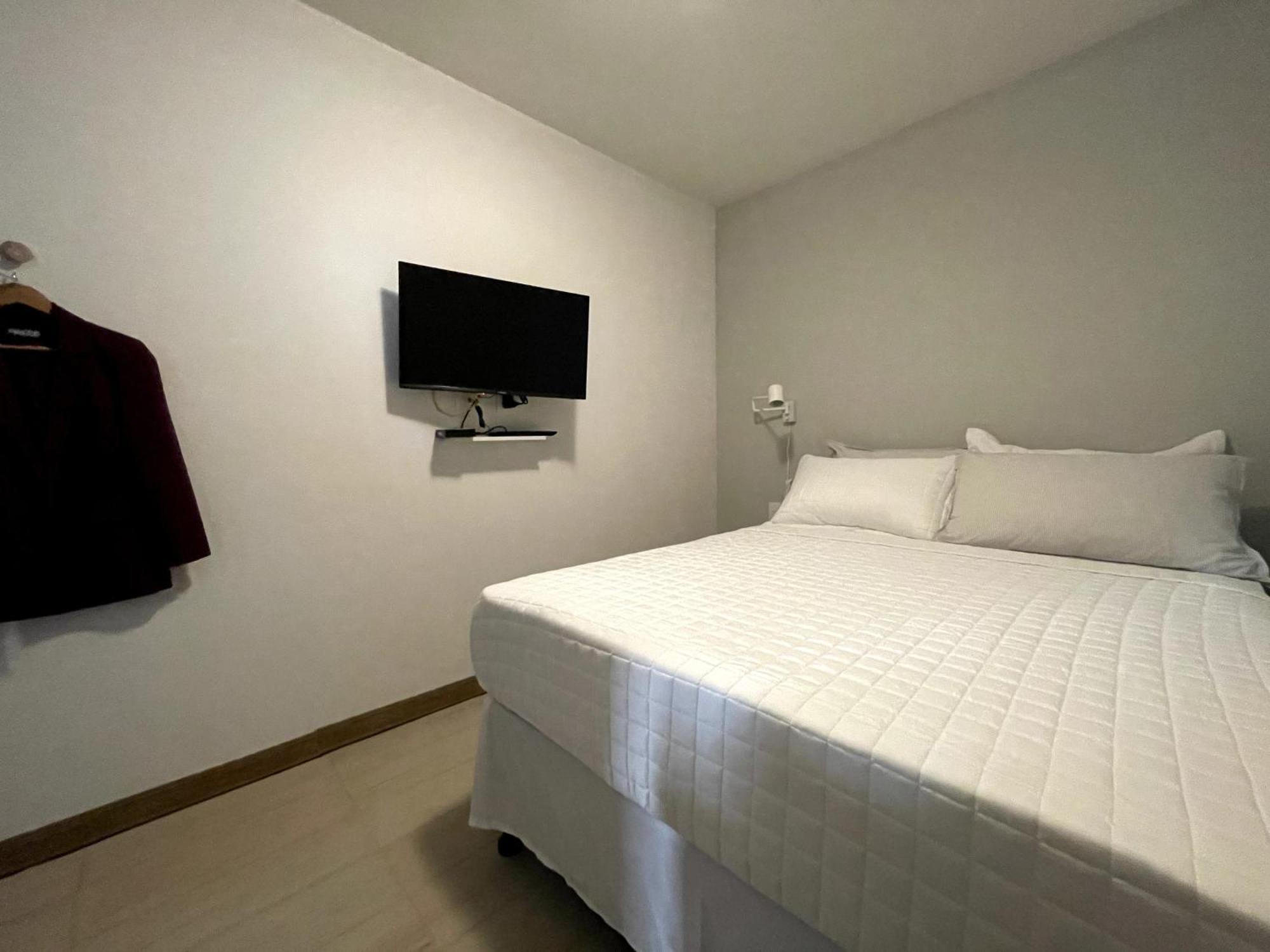 Nina's - Juan Santamaria Guest house *