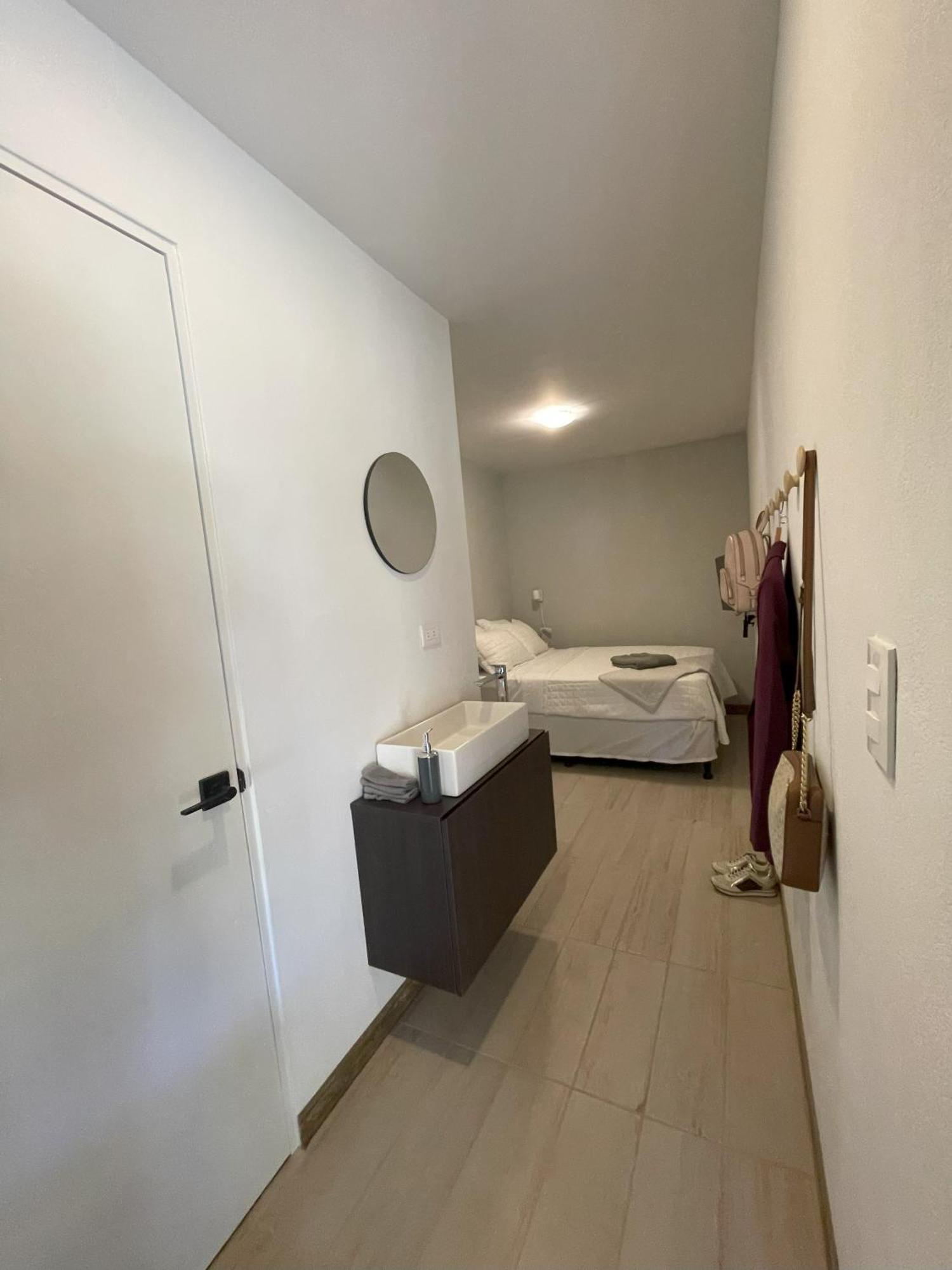 Nina's - Juan Santamaria Guest house *